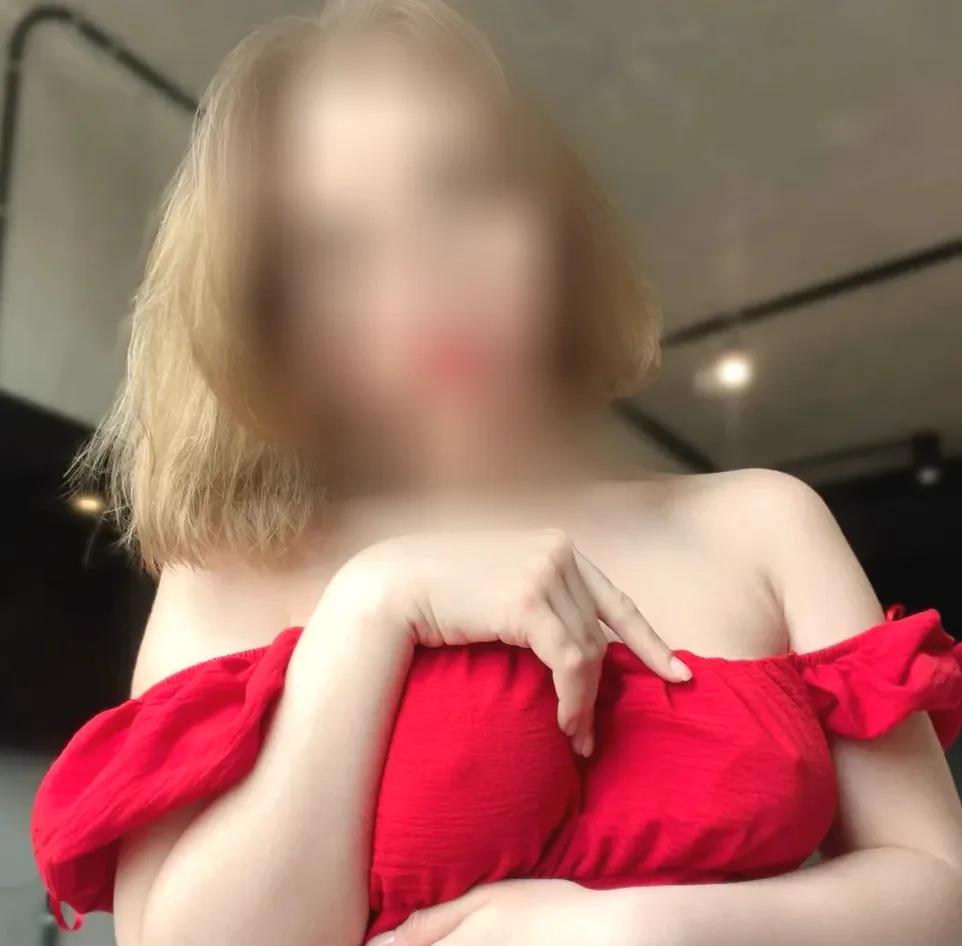 Amira, 20