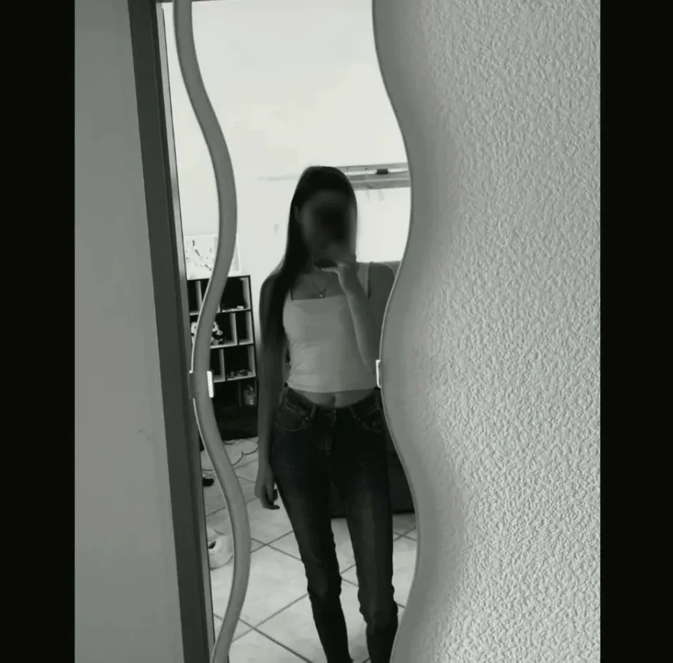 Klara, 25