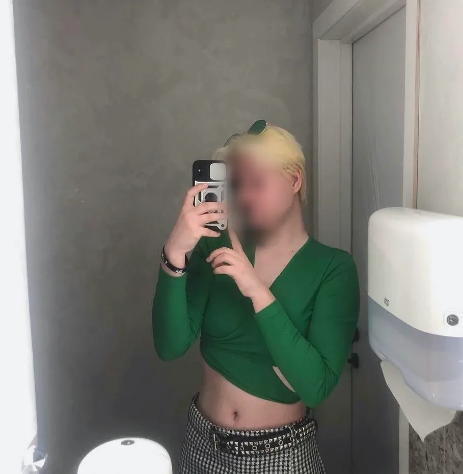 Rebecca, 20