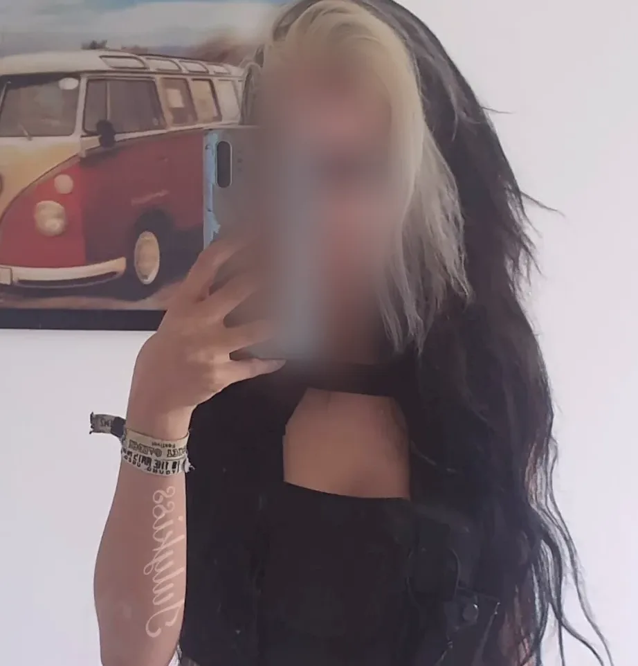 Simone, 26